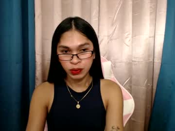 Ursweet_Zeviixx Chaturbate stream image from June 22, 2025