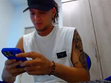 Maicolhugecock Chaturbate stream image from June 23, 2025