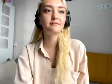 Linneye Chaturbate stream image from June 23, 2025