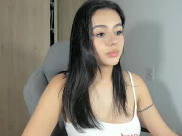 Julia_Strauns Chaturbate stream image from June 23, 2025