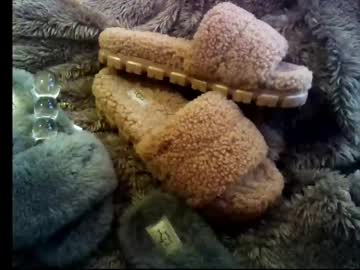 Fuzzyslipperslut Chaturbate stream image from June 23, 2025
