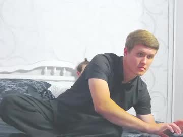 Kenzzzzzo Chaturbate stream image from June 23, 2025