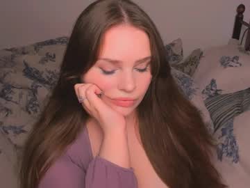 Chilivanilla Chaturbate stream image from June 23, 2025