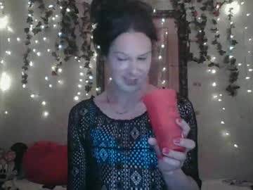 Thesillymillie Chaturbate stream image from June 24, 2025