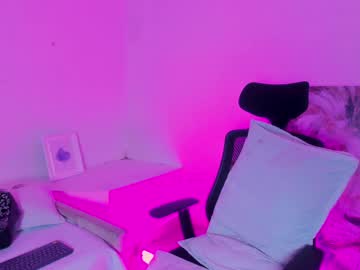 Melodybons Chaturbate stream image from June 24, 2025