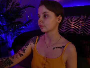 Gwenhilton Chaturbate stream image from June 24, 2025