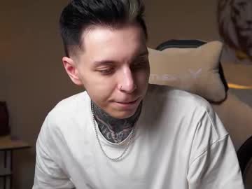 Chillguy2k Chaturbate stream image from June 24, 2025