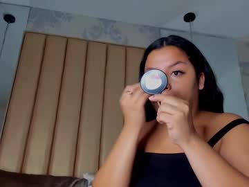 Luunabella Chaturbate stream image from June 24, 2025