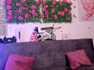 Daphne225 Chaturbate stream image from June 24, 2025