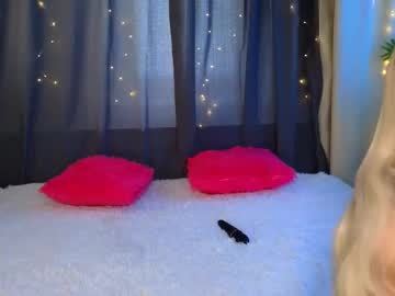 Kellycandys Chaturbate stream image from June 24, 2025
