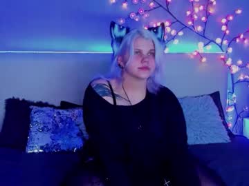 Joannlowes Chaturbate stream image from June 24, 2025