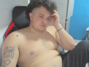 Onewhiteboichub Chaturbate stream image from June 24, 2025