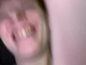 Cometzcum Chaturbate stream image from June 24, 2025