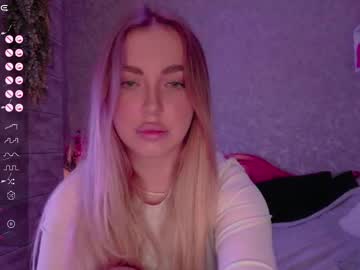Holly_Molly8 Chaturbate stream image from June 24, 2025