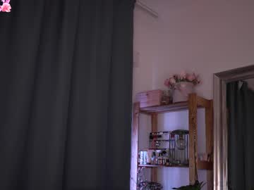 Marrygrayes Chaturbate stream image from June 24, 2025