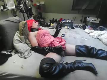 Smokeslut365 Chaturbate stream image from June 24, 2025