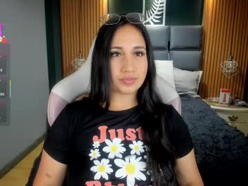 Lauroberts Chaturbate stream image from June 25, 2025