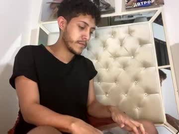 Kevcol25 Chaturbate stream image from June 25, 2025
