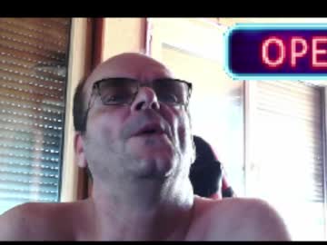 R_2d2_ Chaturbate stream image from June 25, 2025