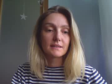 Elyrasnarl Chaturbate stream image from June 25, 2025