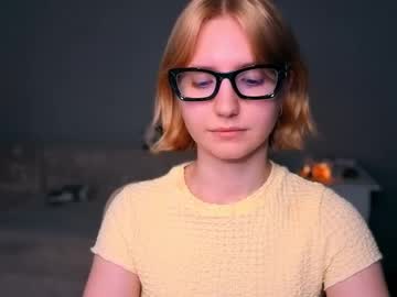 Foxyfleur Chaturbate stream image from June 25, 2025