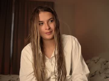 Elisa_Moon Chaturbate stream image from June 25, 2025