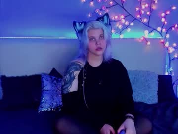 Joannlowes Chaturbate stream image from June 25, 2025