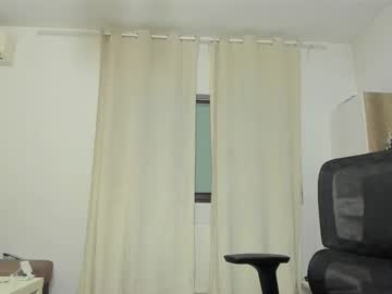 Justchloex Chaturbate stream image from June 25, 2025