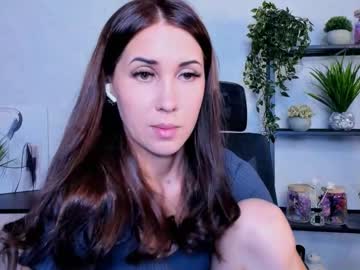 Nelliess Chaturbate stream image from June 25, 2025