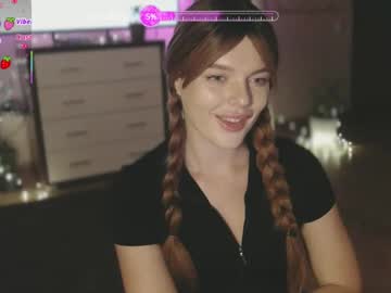 Redaplle2 Chaturbate stream image from June 25, 2025