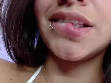 Nickeymoon Chaturbate stream image from June 26, 2025