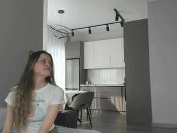 Velenaa Chaturbate stream image from June 26, 2025