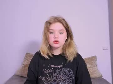 Mina27372 Chaturbate stream image from June 26, 2025