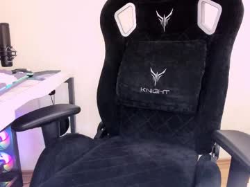 Skyqueeni Chaturbate stream image from June 26, 2025