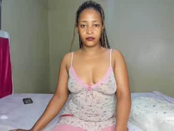 Kinkylyla Chaturbate stream image from June 26, 2025