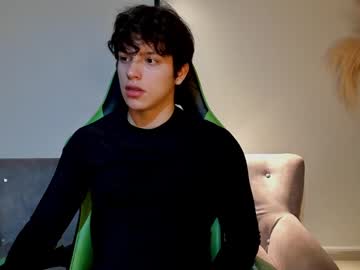 Axelraven Chaturbate stream image from June 26, 2025