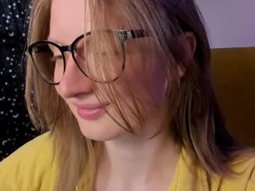 Mollytucker Chaturbate stream image from June 26, 2025
