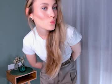 Althenahewell Chaturbate stream image from June 26, 2025