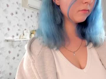 Lunamelt Chaturbate stream image from June 26, 2025