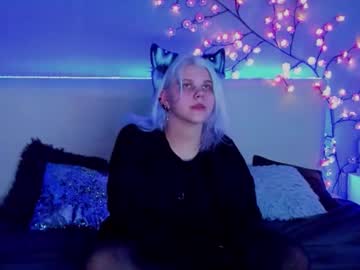 Joannlowes Chaturbate stream image from June 26, 2025