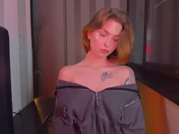 Mollydangerous Chaturbate stream image from June 26, 2025