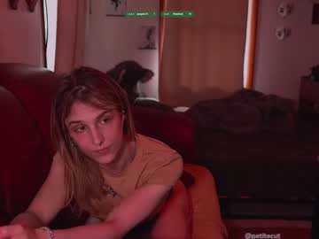 Petitecut Chaturbate stream image from June 26, 2025