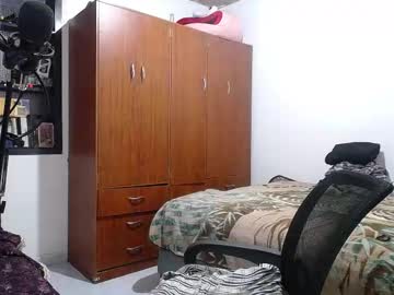 Esjrobles Chaturbate stream image from June 26, 2025