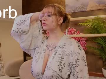 Morvelyn Chaturbate stream image from June 26, 2025