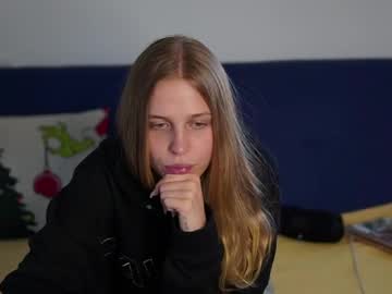 Littlemolly1 Chaturbate stream image from June 27, 2025