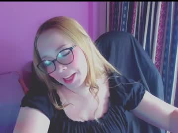 Alicefinn Chaturbate stream image from June 27, 2025
