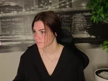 Kellychaturbabe Chaturbate stream image from June 27, 2025