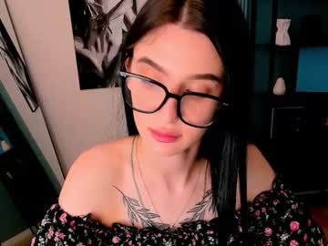 Helenhayees Chaturbate stream image from June 27, 2025