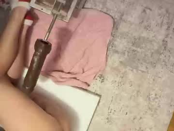 Hungbttmboi92 Chaturbate stream image from June 27, 2025