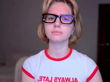 Foxyfleur Chaturbate stream image from June 27, 2025